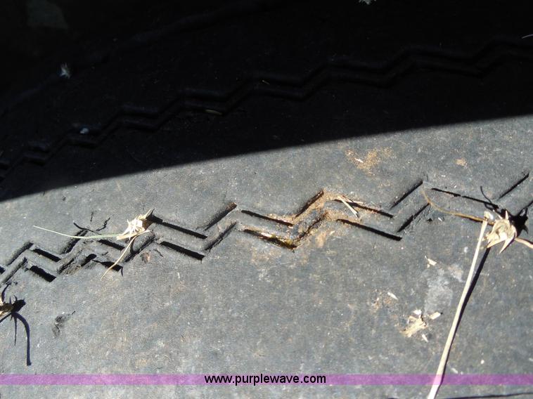 image for item E7716 1992 Chevrolet 3500HD flatbed truck