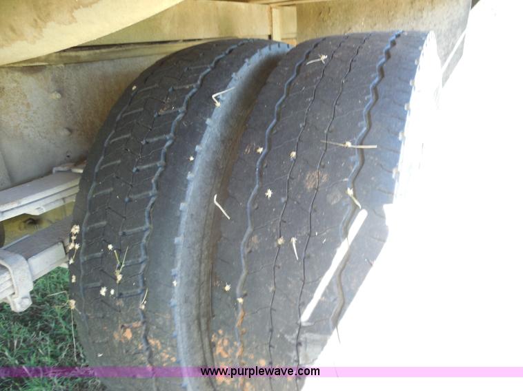 image for item E7716 1992 Chevrolet 3500HD flatbed truck