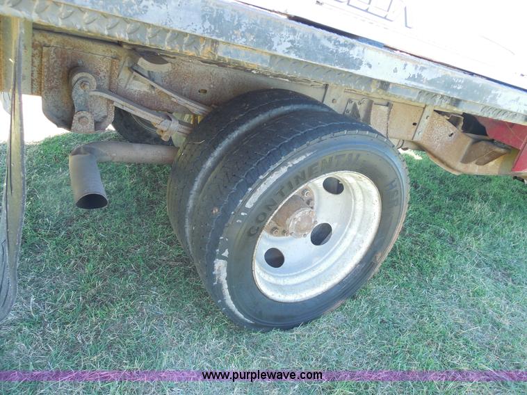 image for item E7716 1992 Chevrolet 3500HD flatbed truck