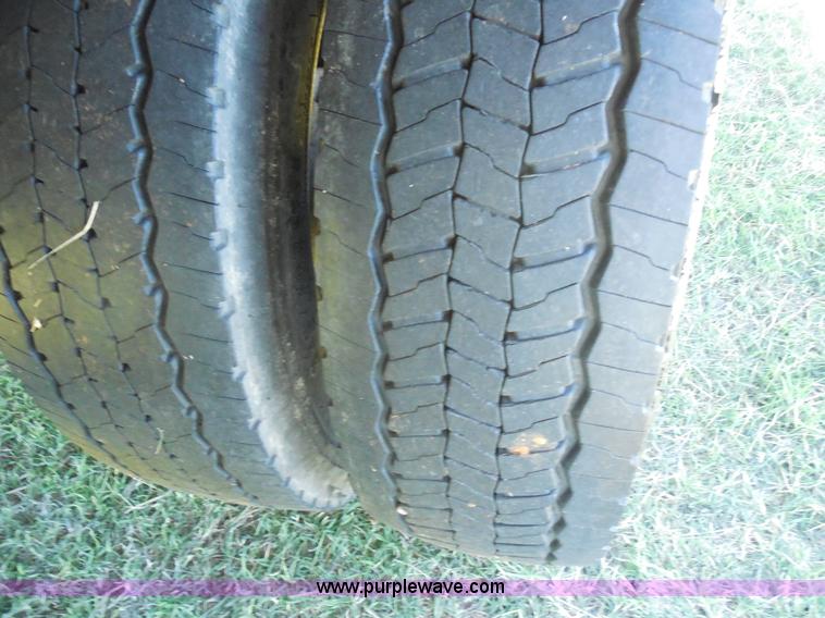 image for item E7716 1992 Chevrolet 3500HD flatbed truck