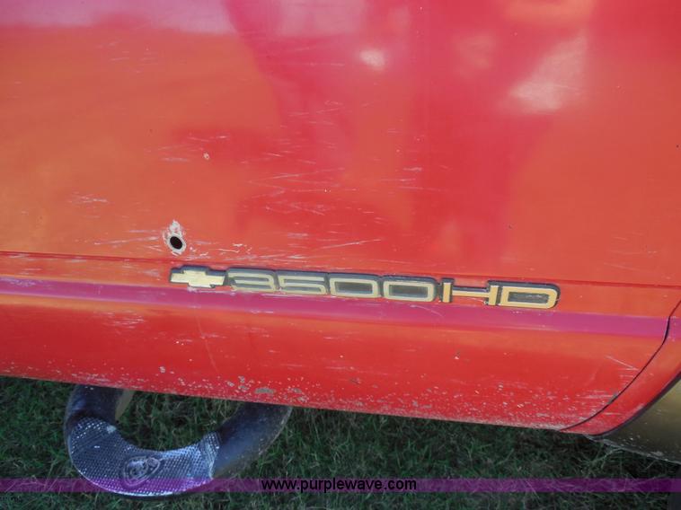 image for item E7716 1992 Chevrolet 3500HD flatbed truck