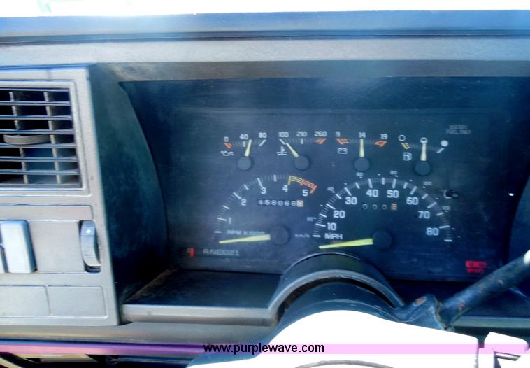 image for item E7716 1992 Chevrolet 3500HD flatbed truck