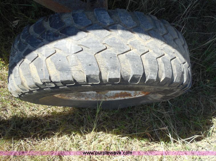 image for item E7717 John Deere 224 rigid head