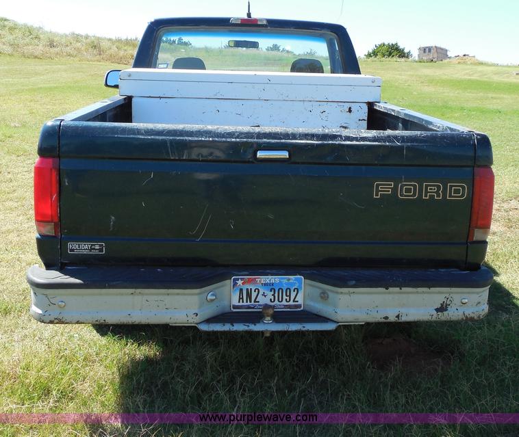 image for item E7718 1995 Ford F150 XL pickup truck