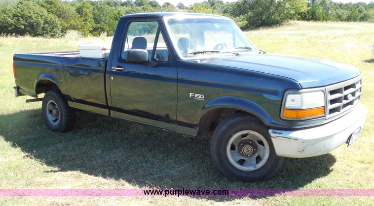 image for item E7718 1995 Ford F150 XL pickup truck