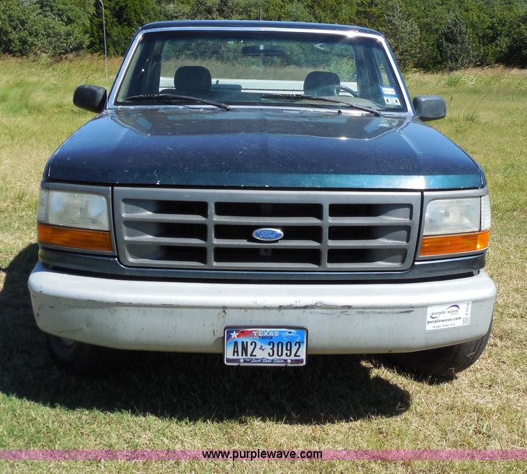 image for item E7718 1995 Ford F150 XL pickup truck