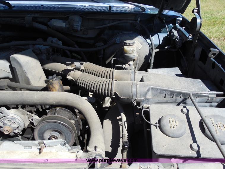 image for item E7718 1995 Ford F150 XL pickup truck