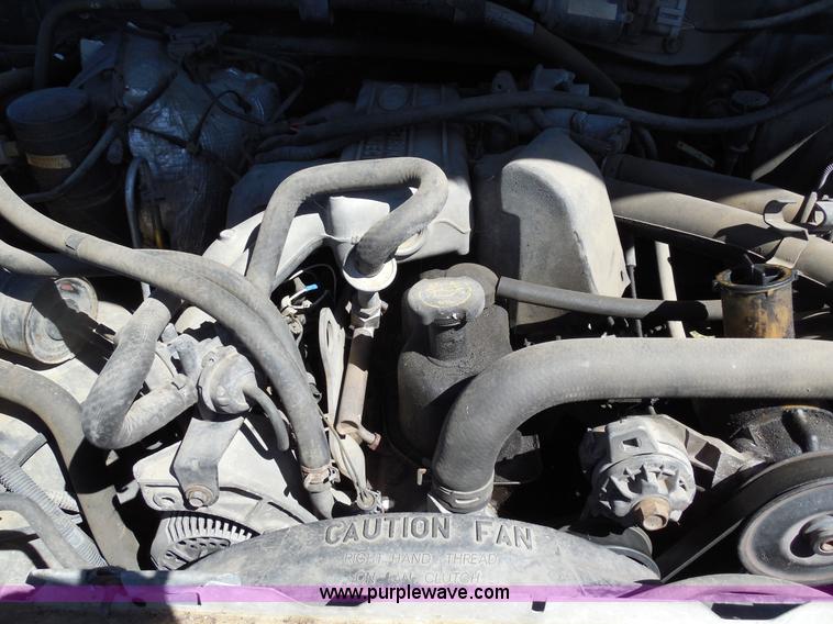 image for item E7718 1995 Ford F150 XL pickup truck