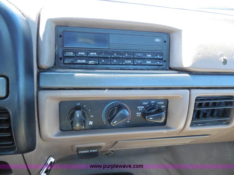 image for item E7718 1995 Ford F150 XL pickup truck