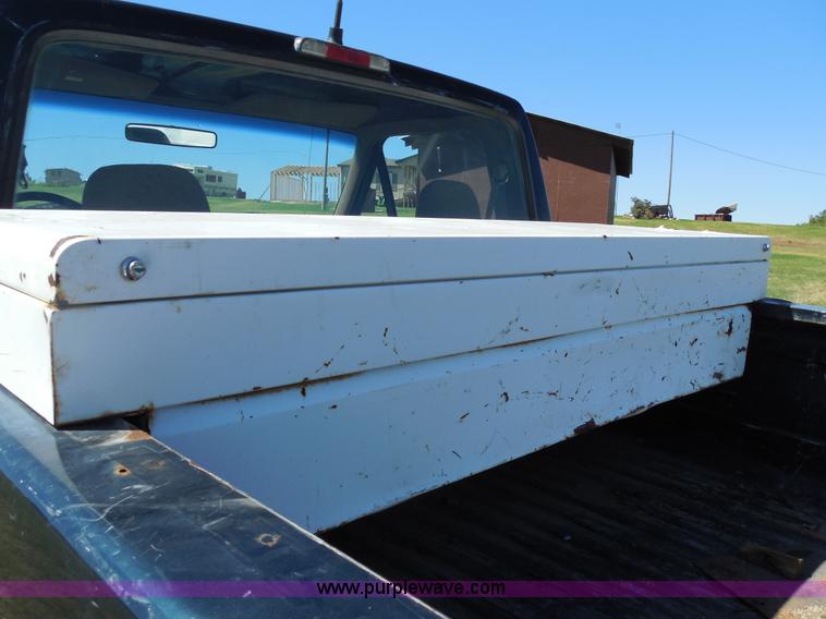 image for item E7718 1995 Ford F150 XL pickup truck