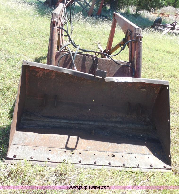 image for item E7727 Massey-Ferguson MF235 loader