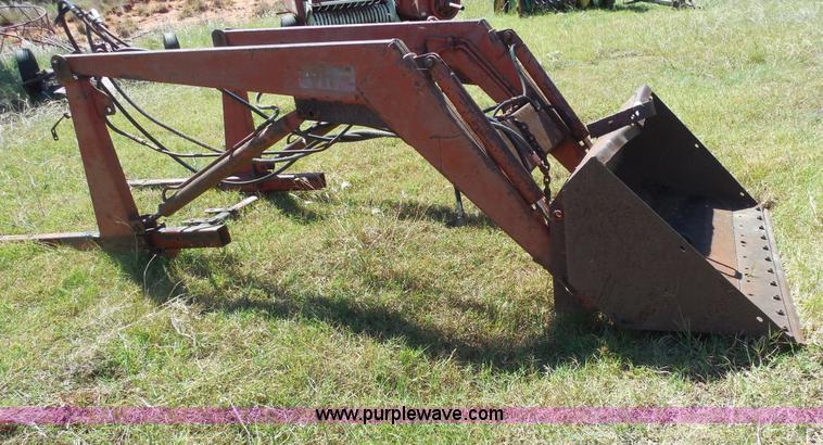 image for item E7727 Massey-Ferguson MF235 loader