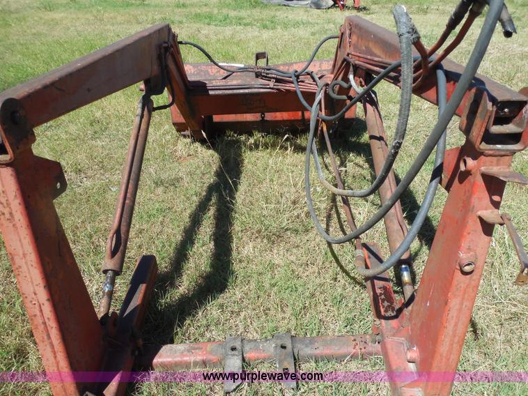 image for item E7727 Massey-Ferguson MF235 loader
