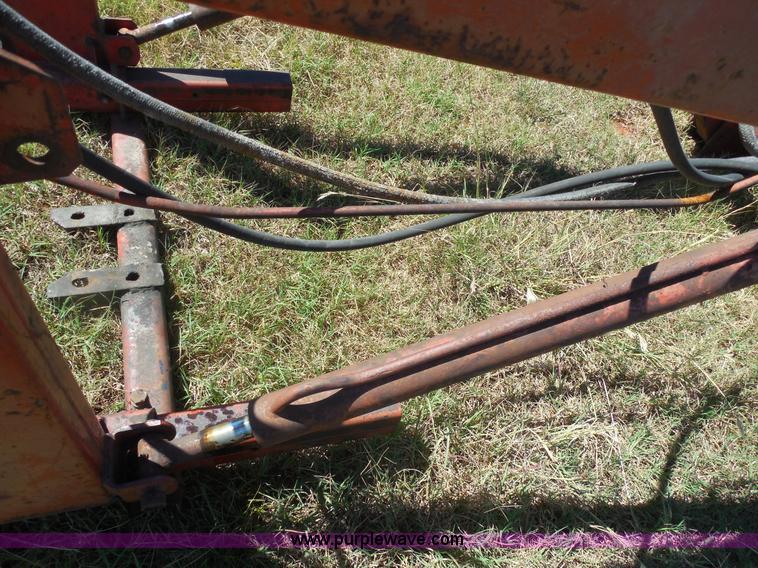 image for item E7727 Massey-Ferguson MF235 loader