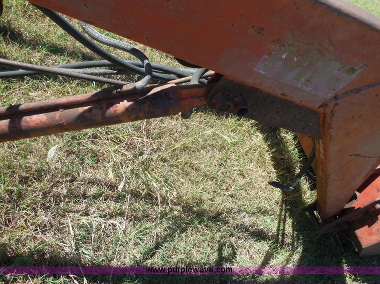 image for item E7727 Massey-Ferguson MF235 loader