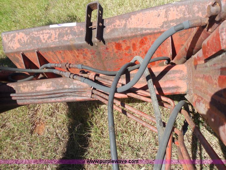 image for item E7727 Massey-Ferguson MF235 loader