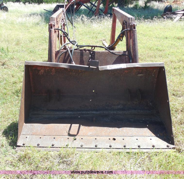 image for item E7727 Massey-Ferguson MF235 loader