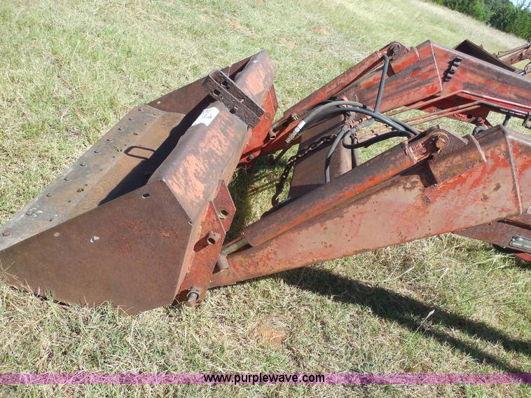 image for item E7727 Massey-Ferguson MF235 loader