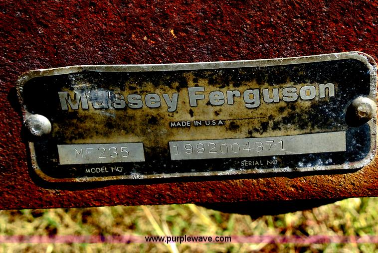 image for item E7727 Massey-Ferguson MF235 loader