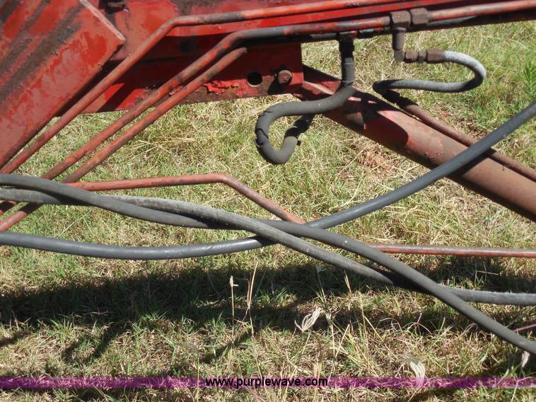 image for item E7727 Massey-Ferguson MF235 loader