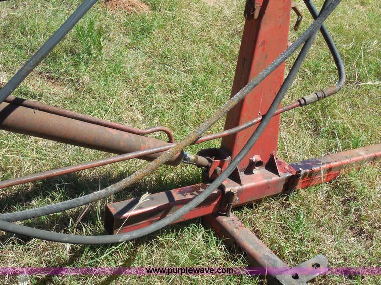 image for item E7727 Massey-Ferguson MF235 loader