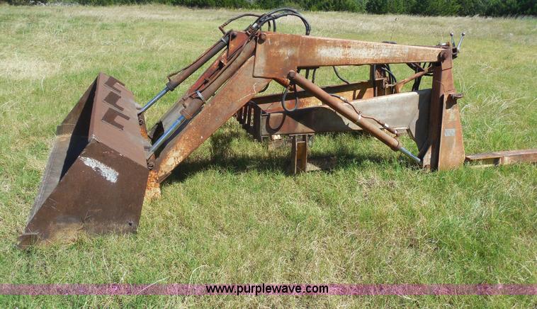 image for item E7728 Work Master 880 loader