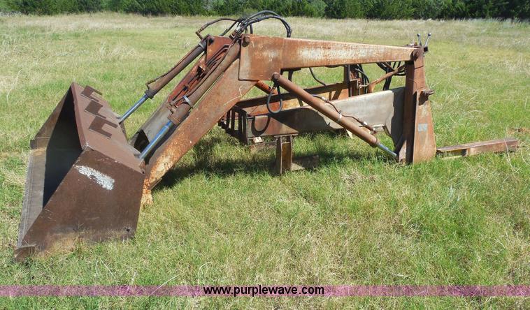 image for item E7728 Work Master 880 loader