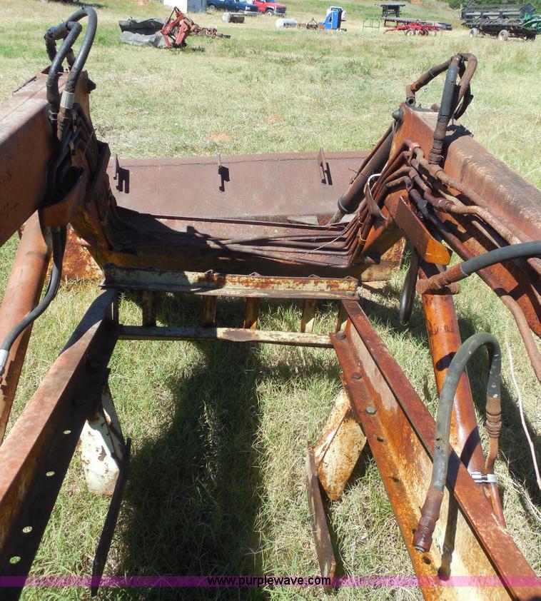 image for item E7728 Work Master 880 loader