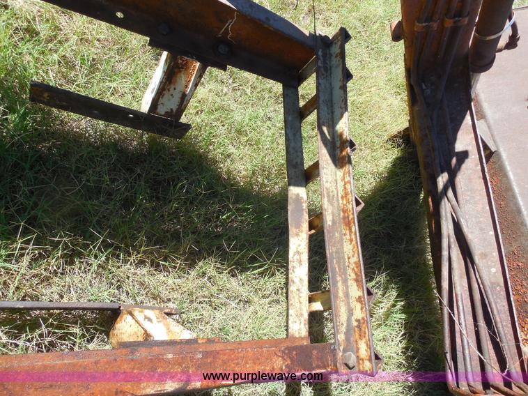 image for item E7728 Work Master 880 loader