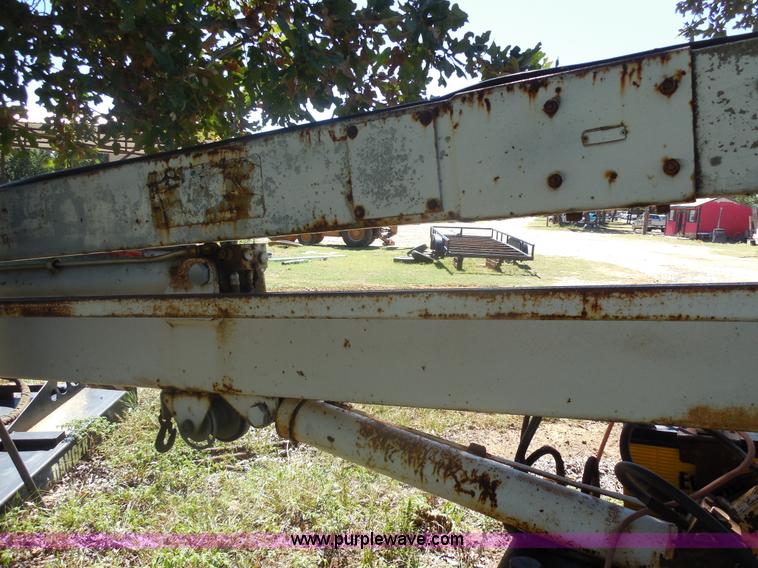 image for item E7733 Utility equipment DF2132 truck mounted bucket crane