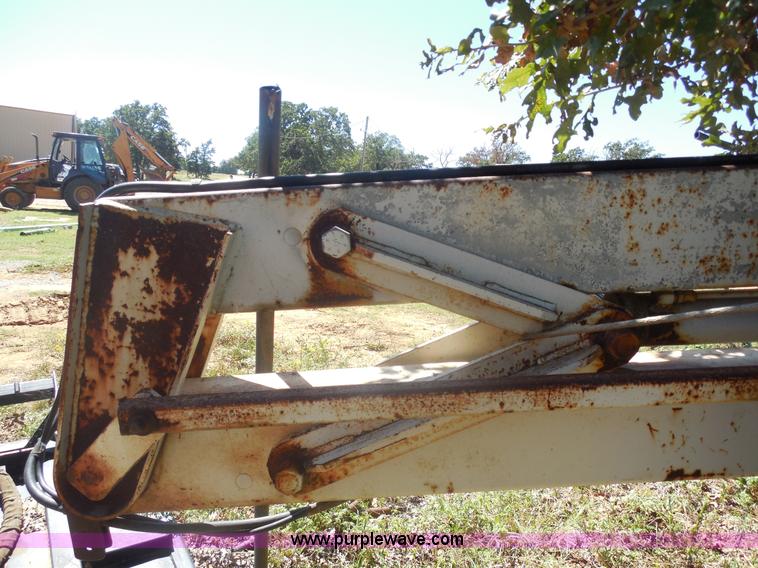 image for item E7733 Utility equipment DF2132 truck mounted bucket crane