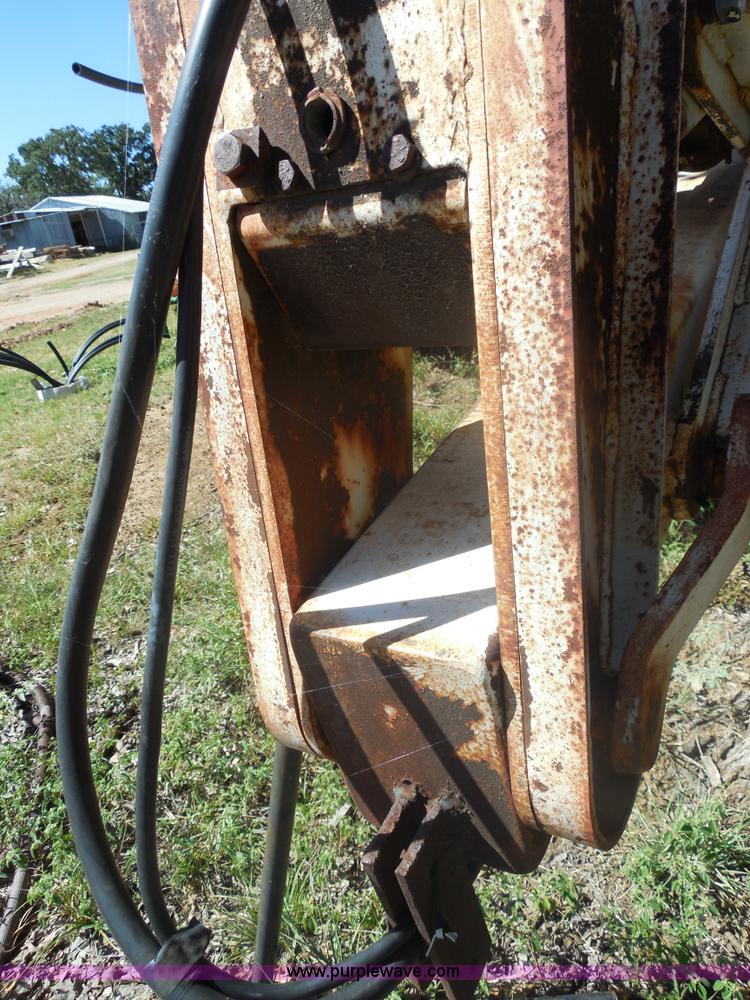 image for item E7733 Utility equipment DF2132 truck mounted bucket crane