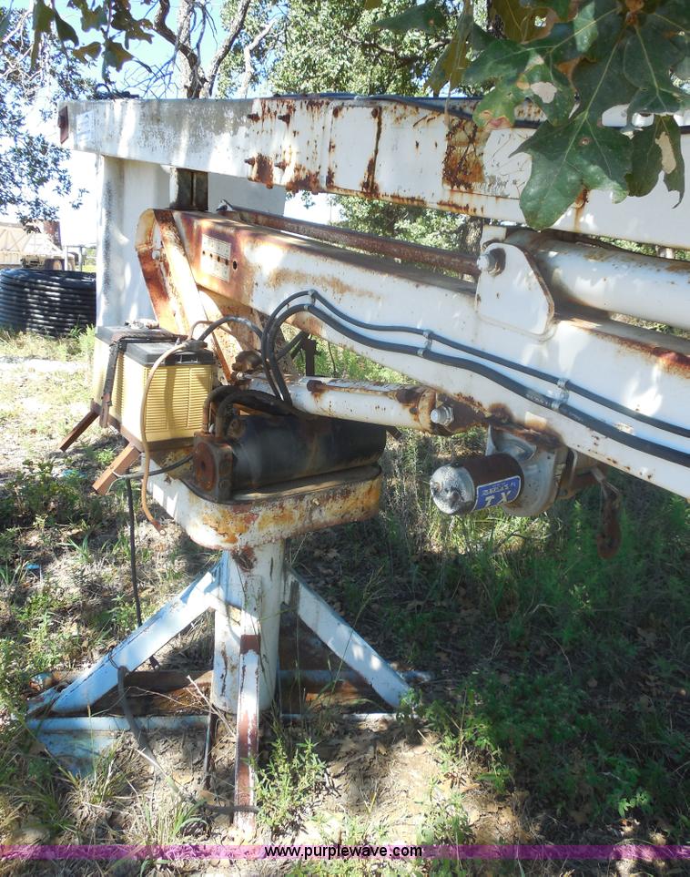 image for item E7733 Utility equipment DF2132 truck mounted bucket crane