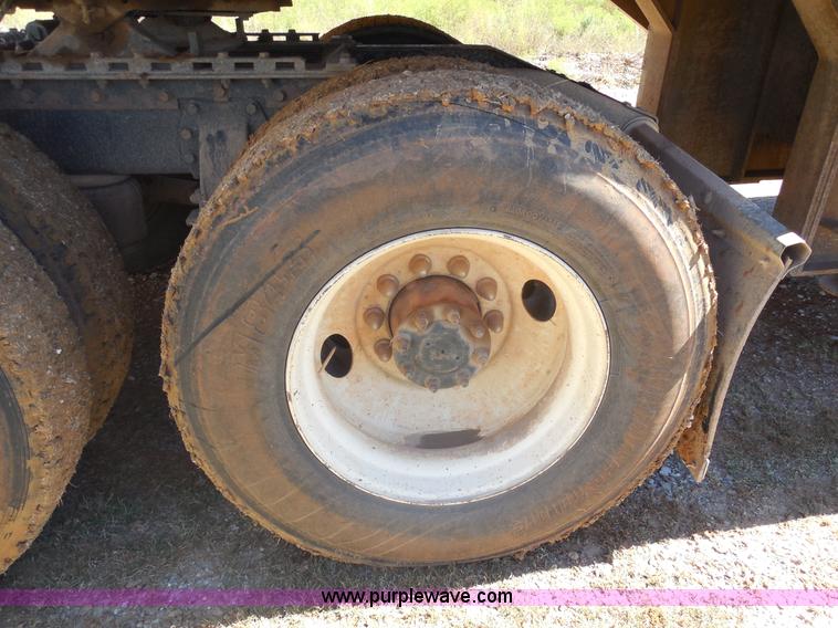 image for item F3242 1997 Peterbilt 378 semi truck