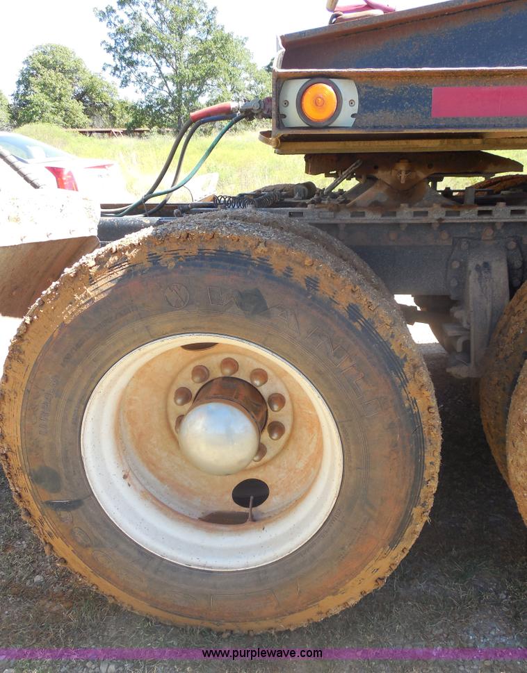 image for item F3242 1997 Peterbilt 378 semi truck