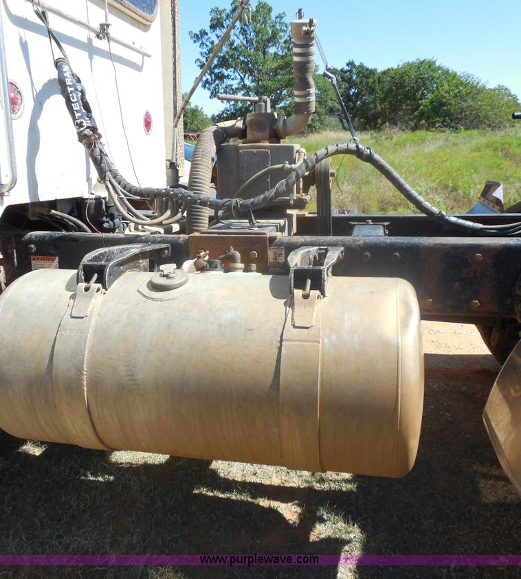 image for item F3242 1997 Peterbilt 378 semi truck