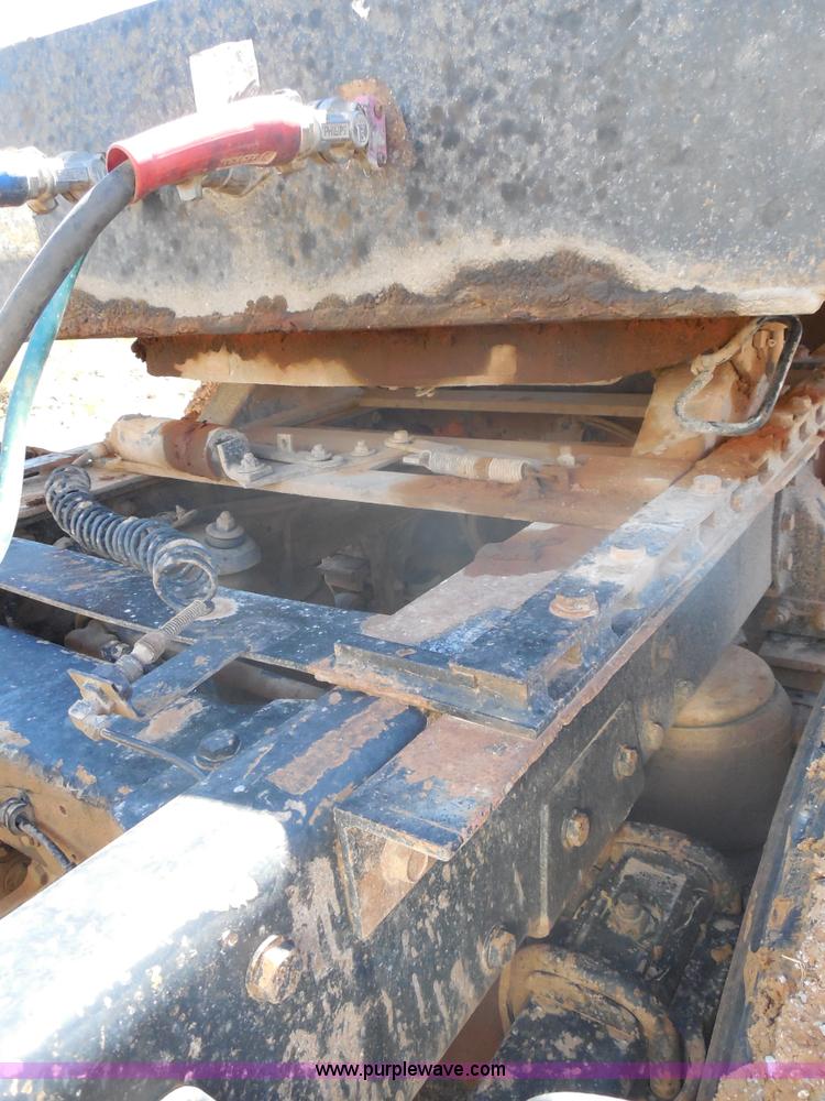 image for item F3242 1997 Peterbilt 378 semi truck