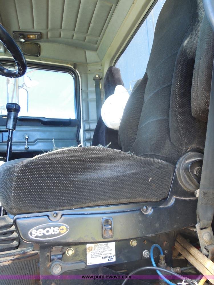 image for item F3242 1997 Peterbilt 378 semi truck