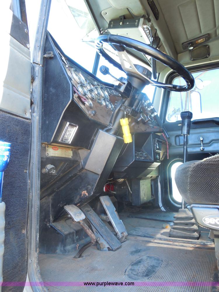 image for item F3242 1997 Peterbilt 378 semi truck