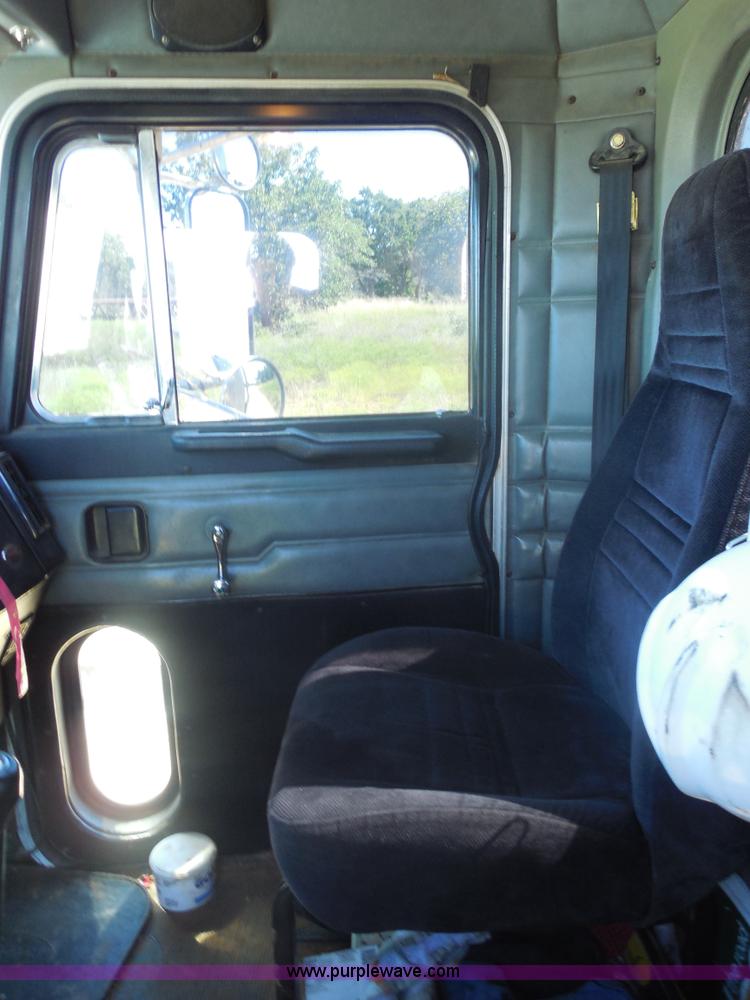 image for item F3242 1997 Peterbilt 378 semi truck