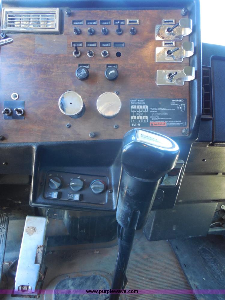 image for item F3242 1997 Peterbilt 378 semi truck