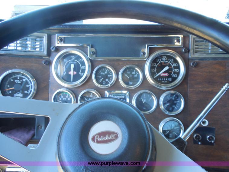 image for item F3242 1997 Peterbilt 378 semi truck