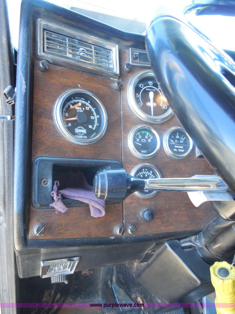 image for item F3242 1997 Peterbilt 378 semi truck