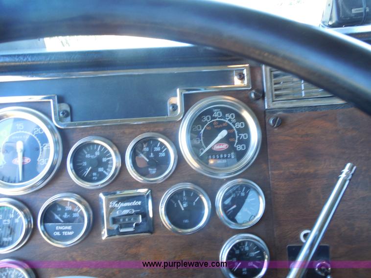 image for item F3242 1997 Peterbilt 378 semi truck
