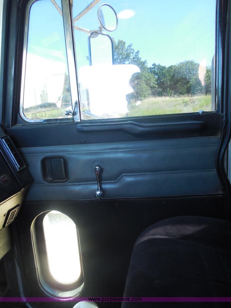 image for item F3242 1997 Peterbilt 378 semi truck