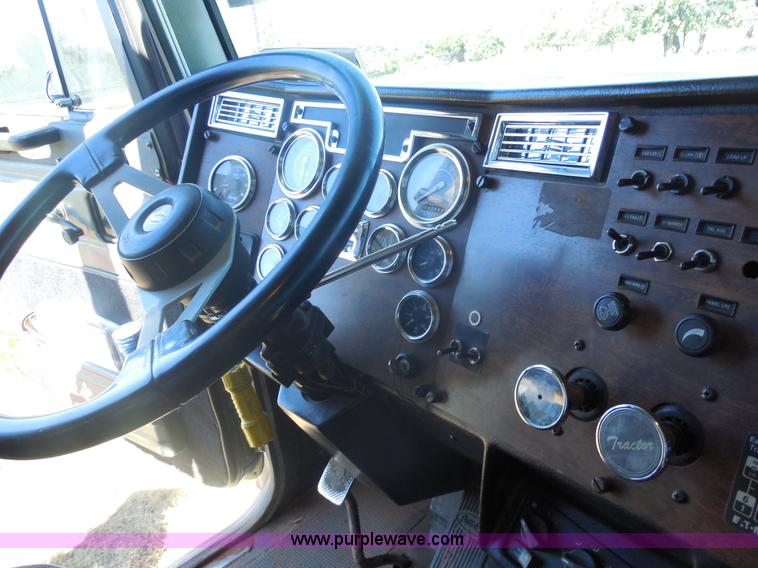 image for item F3242 1997 Peterbilt 378 semi truck