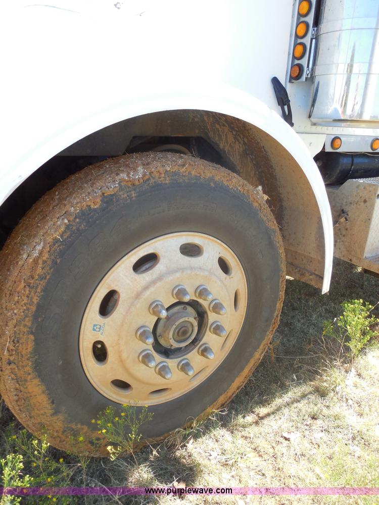 image for item F3242 1997 Peterbilt 378 semi truck