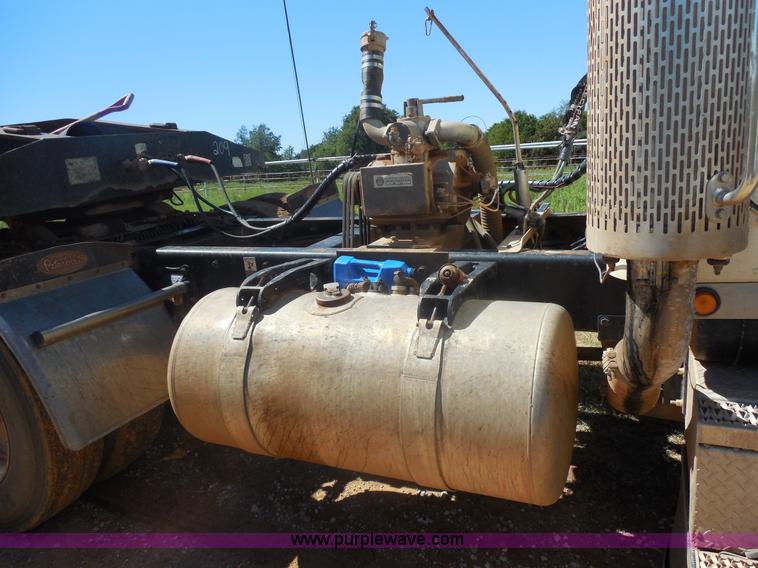 image for item F3242 1997 Peterbilt 378 semi truck