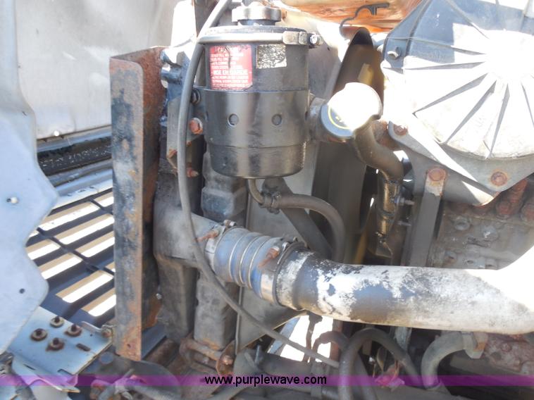 image for item I1312 1997 Ford F800 truck cab and chassis