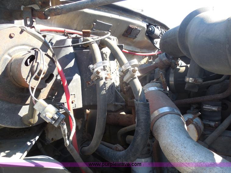 image for item I1312 1997 Ford F800 truck cab and chassis